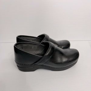 Dansko Shiny Black clogs women’s size 39
